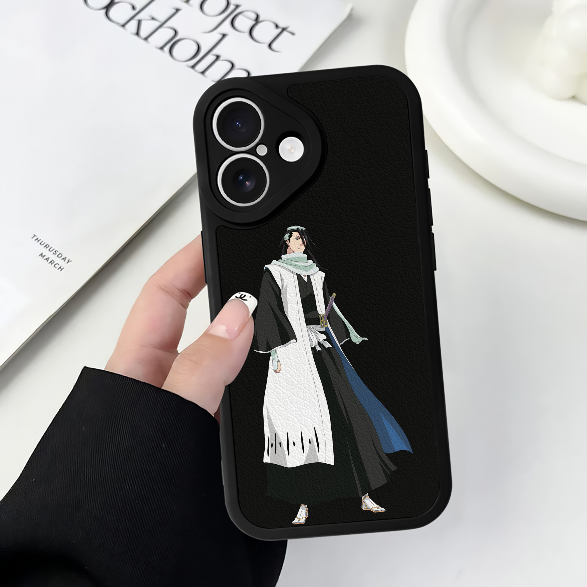 （画像用） ブリーチ くちき びゃくや BLEACH Kuchiki Byakuya 【iPhone 16シリーズ対応】シリコンスマホケース（レザー調） 材質：シリコン